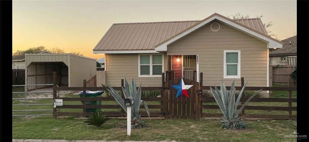 1901 W Pecador Dr in Edinburg, TX - Building Photo