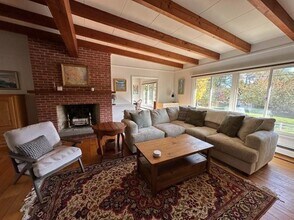 9 Wampanoag Cir in North Kingstown, RI - Building Photo - Building Photo