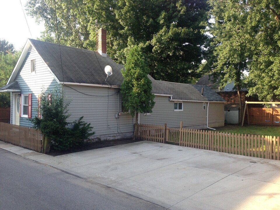 2482 Thurman Ave in Cleveland, OH - Building Photo