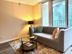 200 N Dearborn St in Chicago, IL - Building Photo - Building Photo