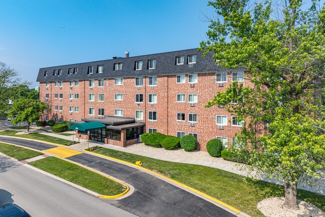 Bartlett Court Apartments in Streamwood, IL - Foto de edificio - Building Photo