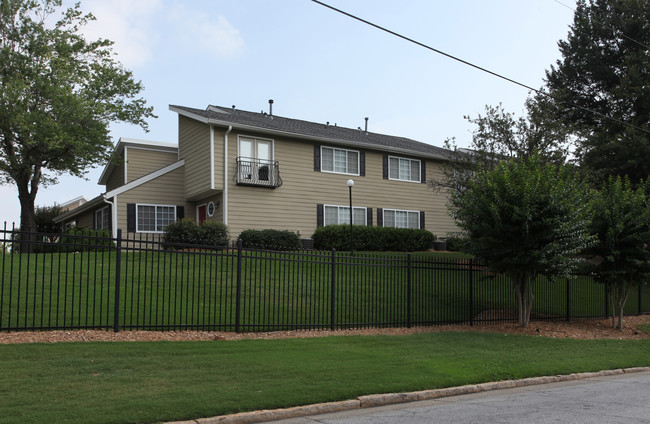 Carlyle Woods in Brookhaven, GA - Foto de edificio - Building Photo