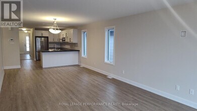 1223 Montblanc Cres in Russell, ON - Building Photo - Building Photo