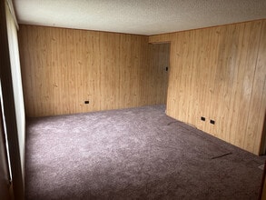 208 Dee Rd in North Aurora, IL - Building Photo - Building Photo