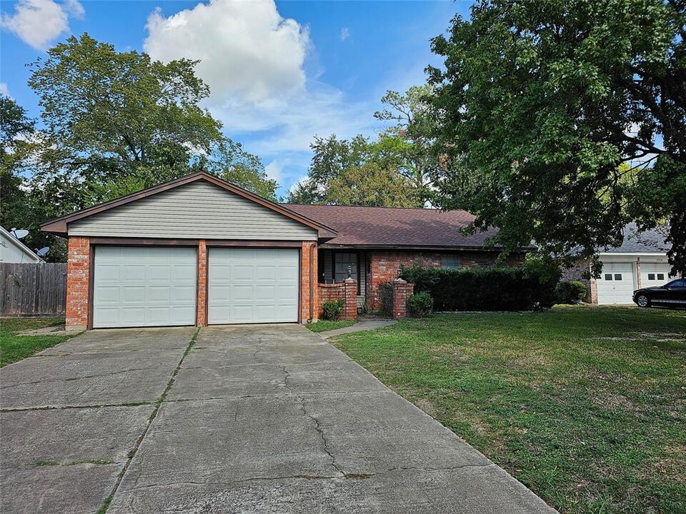 7214 Shady Moss Ln in Houston, TX - Building Photo