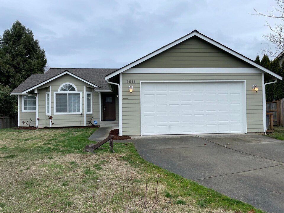4011 Astrea Pl in Anacortes, WA - Building Photo