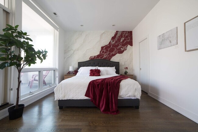 2048 W Chicago Ave in Chicago, IL - Building Photo - Building Photo