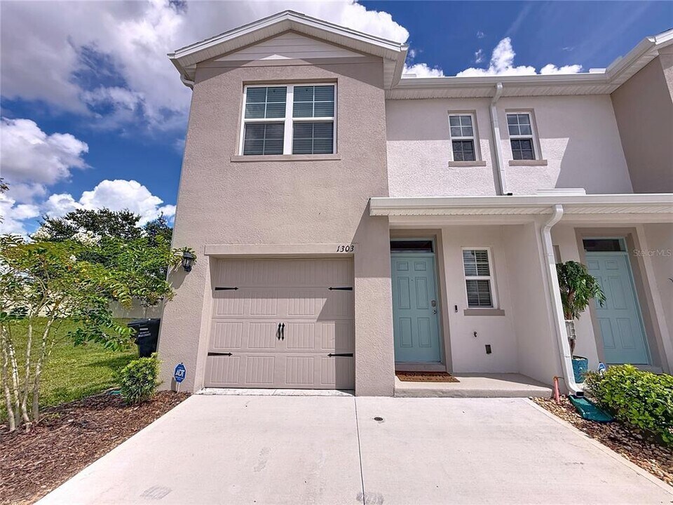 1303 Tallowwood Ln in Davenport, FL - Building Photo