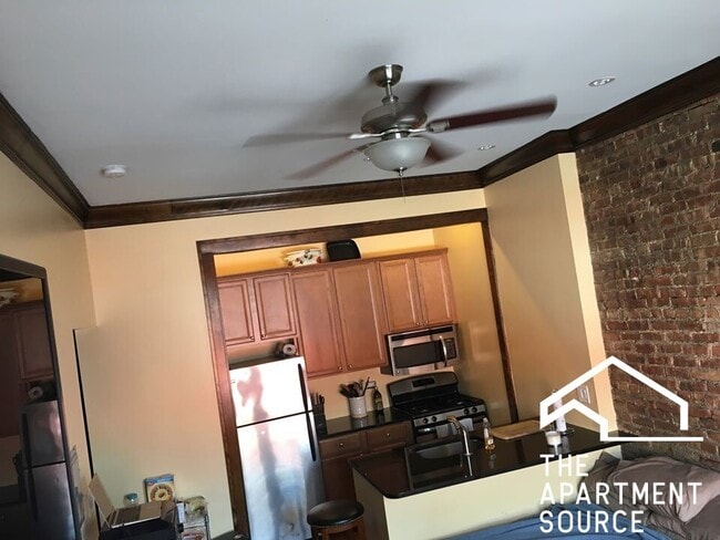 4755 N Sawyer Ave, Unit 2H in Chicago, IL - Building Photo - Building Photo