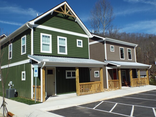 The Landing at Western Carolina in Cullowhee, NC - Building Photo - Interior Photo