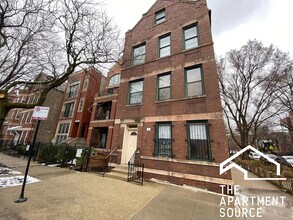 2301 N Leavitt St, Unit 1 in Chicago, IL - Building Photo - Building Photo