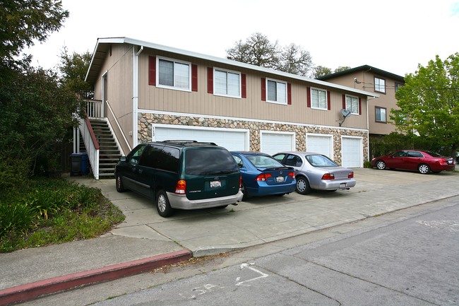 135 Siesta Way in Sonoma, CA - Building Photo - Building Photo