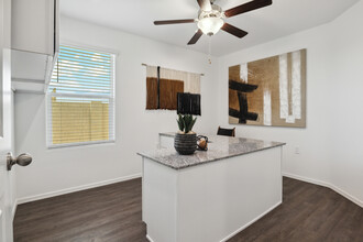 Solana Place at Carlton Commons in Casa Grande, AZ - Building Photo - Building Photo