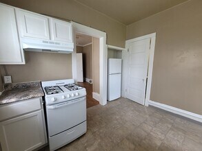 1043 5th Ave SE, Unit A in Cedar Rapids, IA - Building Photo - Building Photo