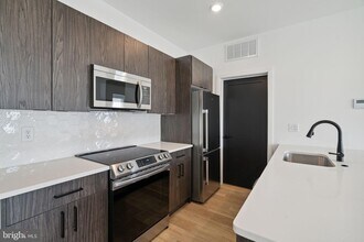1419 W Grange Ave, Unit 208 in Philadelphia, PA - Building Photo - Building Photo