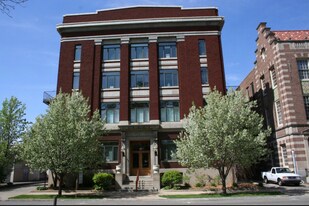 17 W 10th St, Unit 290