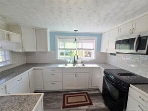 219 E Clinton St in Autryville, NC - Building Photo - Building Photo