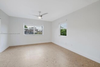 8881 SW 27th St in Miami, FL - Building Photo - Building Photo