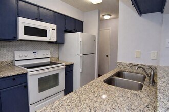 8635 Mallard Reserve Dr in Tampa, FL - Building Photo - Building Photo