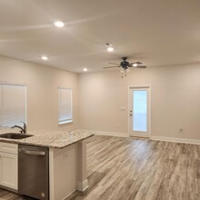 1016 McLaren Cir in Fort Walton Beach, FL - Building Photo - Building Photo