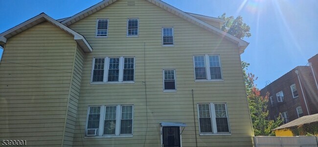 264 Pomona Ave in Newark, NJ - Building Photo - Building Photo