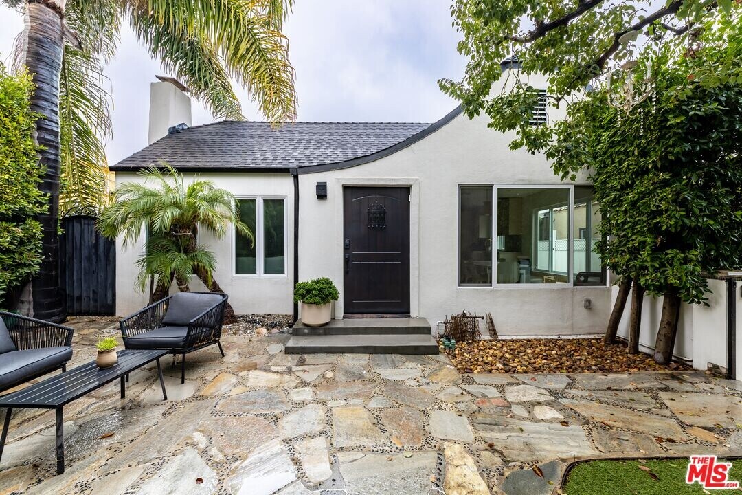 630 N Curson Ave in Los Angeles, CA - Building Photo
