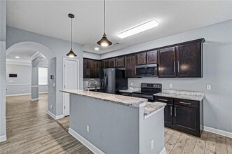 1433 E Pembroke Ave in Hampton, VA - Building Photo - Building Photo