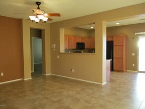 34484 South Pioneer Way in Red Rock, AZ - Foto de edificio - Building Photo