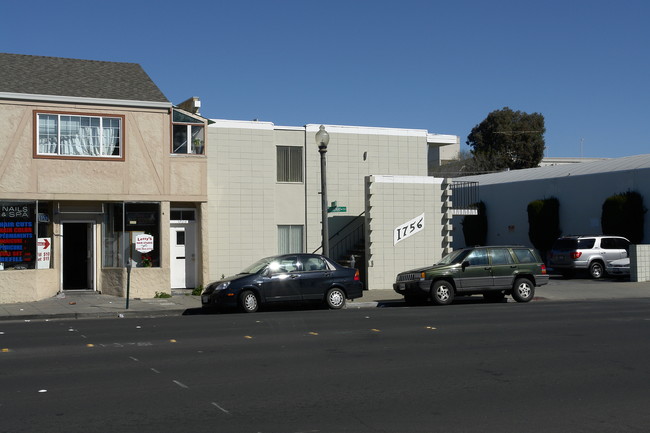 1756 Broadway in Redwood City, CA - Foto de edificio - Building Photo