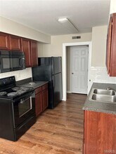 1951 Greenpoint Dr in Kirkwood, MO - Building Photo - Building Photo
