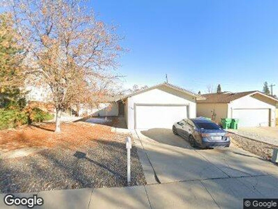 1130 Rayburn Dr in Reno, NV - Building Photo