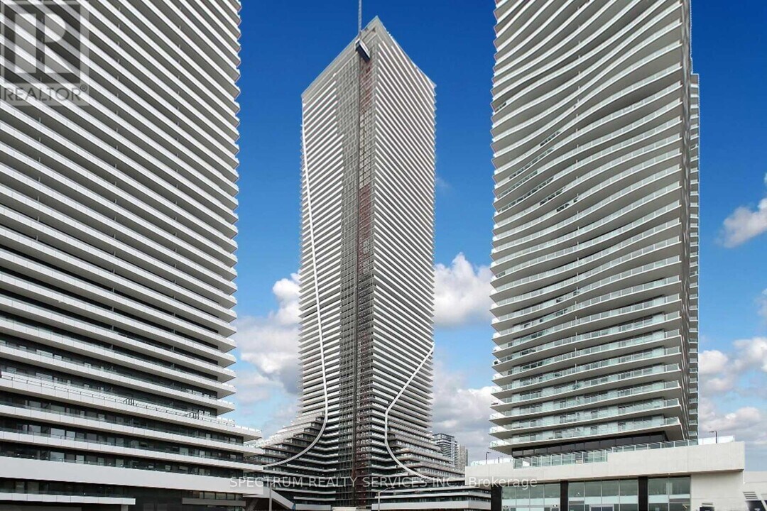 30 Shore Breeze Dr in Toronto, ON - Building Photo