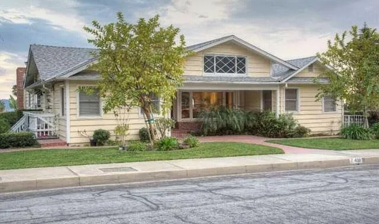 400 Prospect Ave in Monrovia, CA - Building Photo