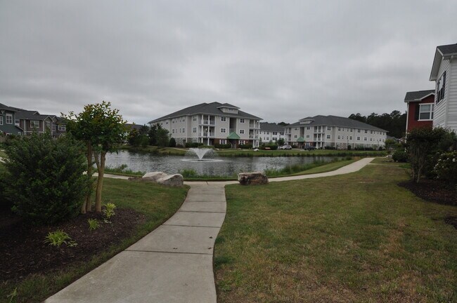 2421 Leytonstone Dr in Chesapeake, VA - Foto de edificio - Building Photo