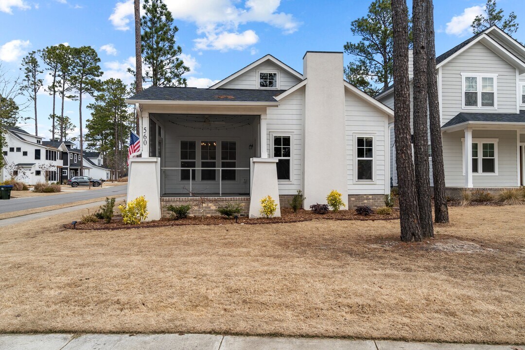 560 Wellers Way in Southern Pines, NC - Foto de edificio