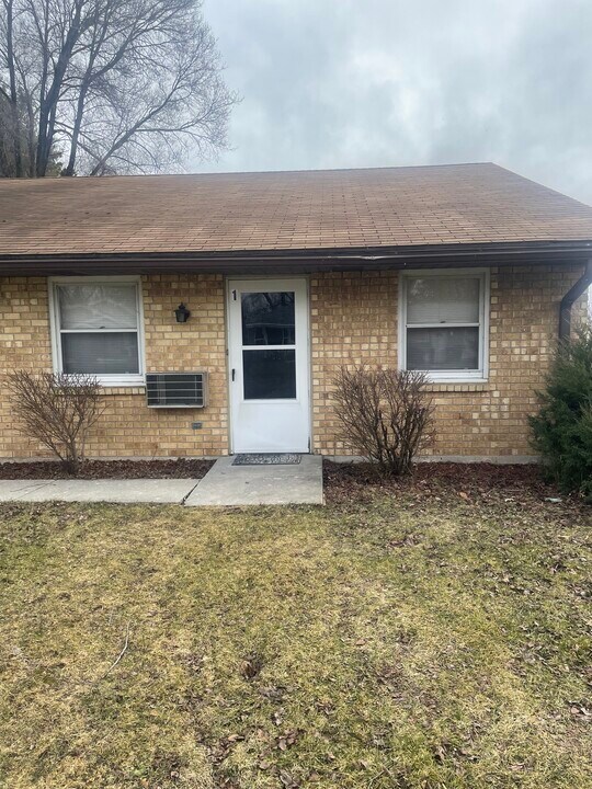 3731 Normandy Ave, Unit 2 in Rockford, IL - Foto de edificio
