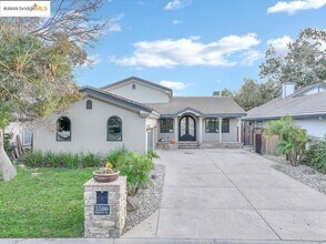 5580 Edgeview Dr in Discovery Bay, CA - Building Photo - Building Photo