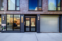 21 Meserole St in Brooklyn, NY - Foto de edificio - Building Photo