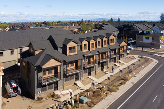 Calaveras Townhomes in Bend, OR - Building Photo - Building Photo