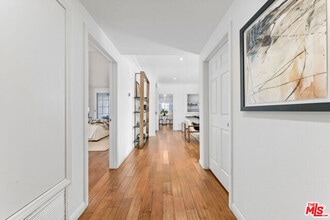 11667 Gorham Ave-Unit -101 in Los Angeles, CA - Building Photo - Building Photo