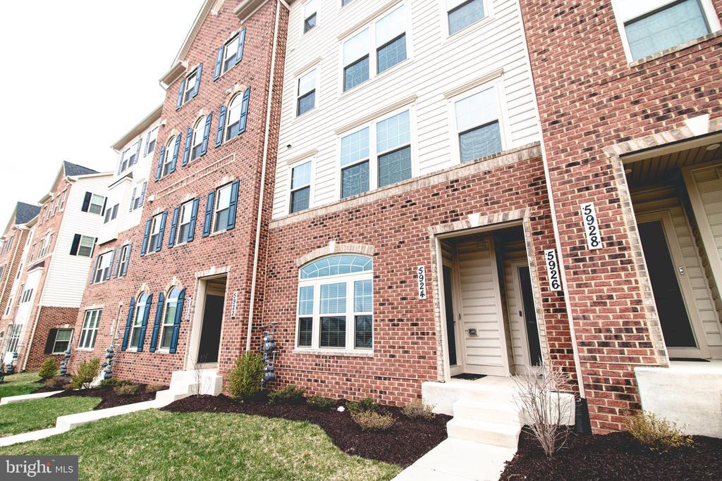 5924 Etterbeek St in Ijamsville, MD - Building Photo