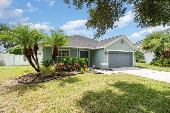 10833 Standing Stone Dr in Wimauma, FL - Building Photo - Building Photo