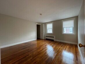 73 Fuller St in Waltham, MA - Building Photo - Building Photo