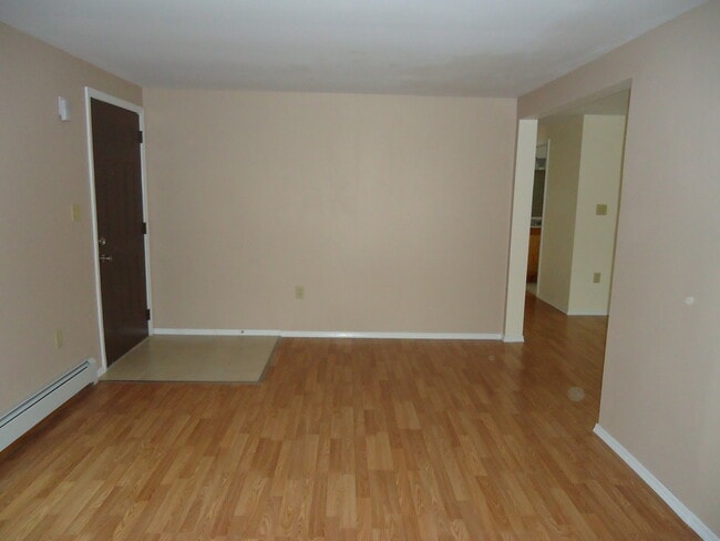 24 Chilmark St, Unit Upper Level