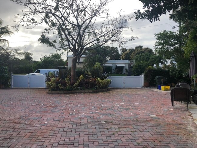 1400 NE 4th Ave in Boca Raton, FL - Building Photo - Building Photo