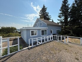 490 5th Ave in Coos Bay, OR - Building Photo
