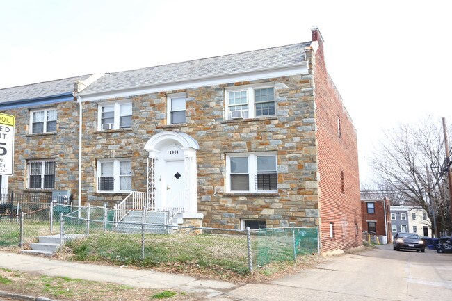 1601 Holbrook St NE in Washington, DC - Foto de edificio - Building Photo