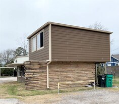7515 Bayway Dr in Baytown, TX - Building Photo