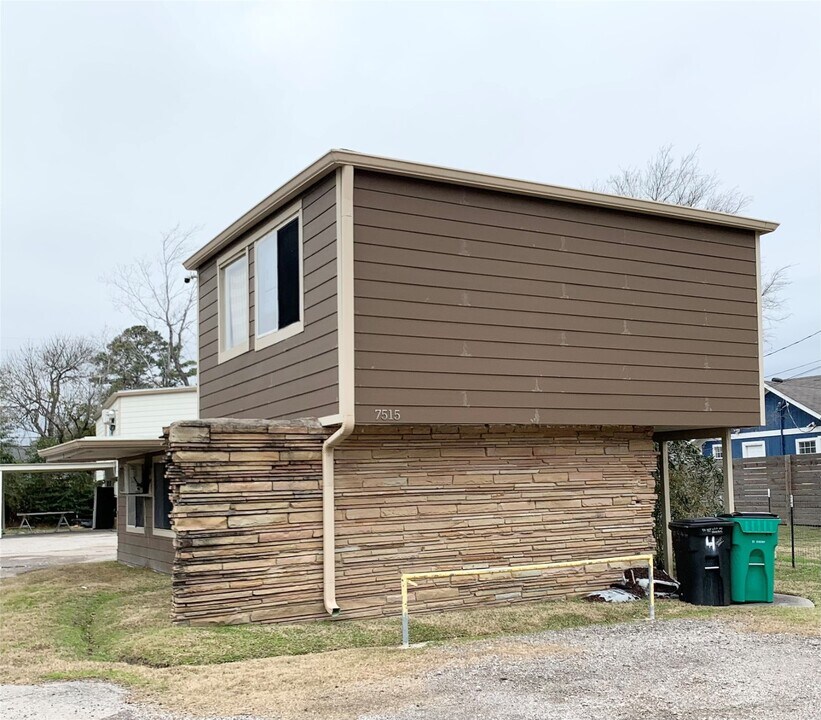 7515 Bayway Dr in Baytown, TX - Building Photo