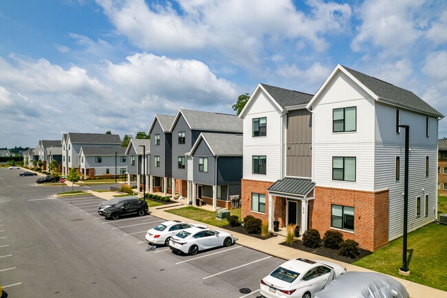 The Yards at Old State in State College, PA - Foto de edificio - Building Photo